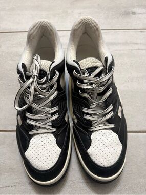 Gucci Black and White Low-Top Sneakers